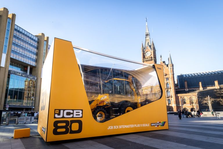 Love at first dig: giant JCB stops Londoners in their tracks
