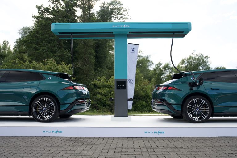 BYD Debuts 1,500kW FLASH Charging Technology At Uxbridge Headquarters