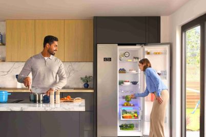 Beko_ASD2542VX_lifestyle_model_fronton_dooropen-scaled-1.jpg