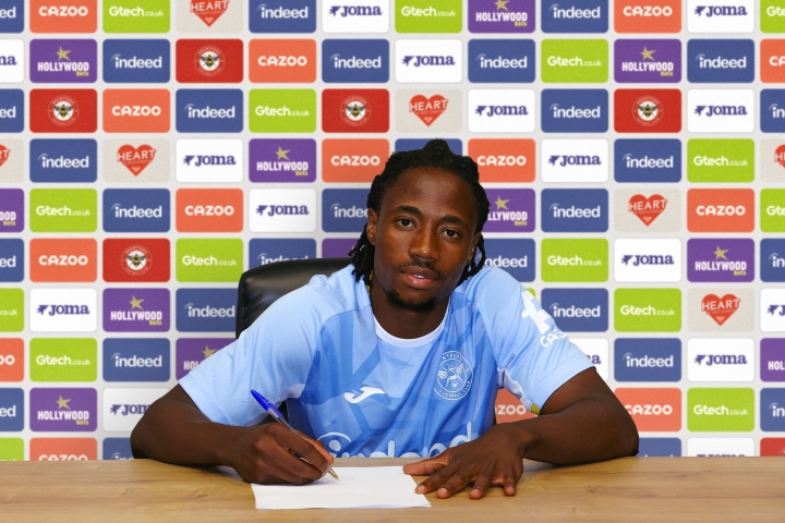 Brentford-FC-defender-Benjamin-Fredrick-signs-new-contract-scaled.jpg