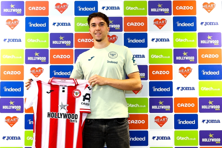 Brentford-sign-Jannik-Schuster.jpg