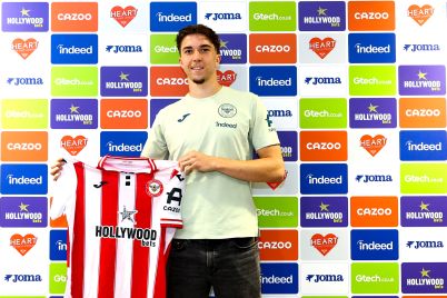 Brentford-sign-Jannik-Schuster.jpg
