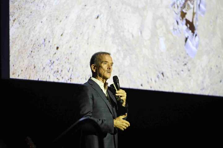 Chris-Hadfield-Sheffield-Octagon-122-scaled-1.jpg