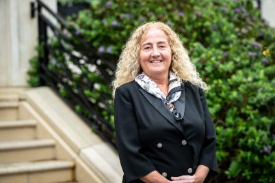 Council-Leader-Cllr-Una-OHalloran-outside-Islington-Town-Hall-scaled.jpg
