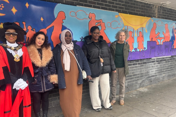Finsbury-Park-mural-Mayor-Lydia-and-residents-Phoebe-Dayna-and-Hawi_cropped-scaled.jpg