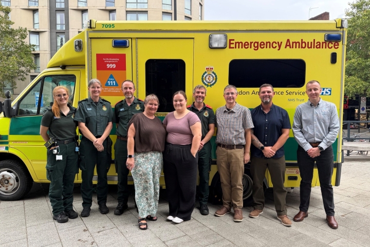 Mel-daughter-Nichea-reunited-with-the-paramedics-and-police-officers-scaled.jpg