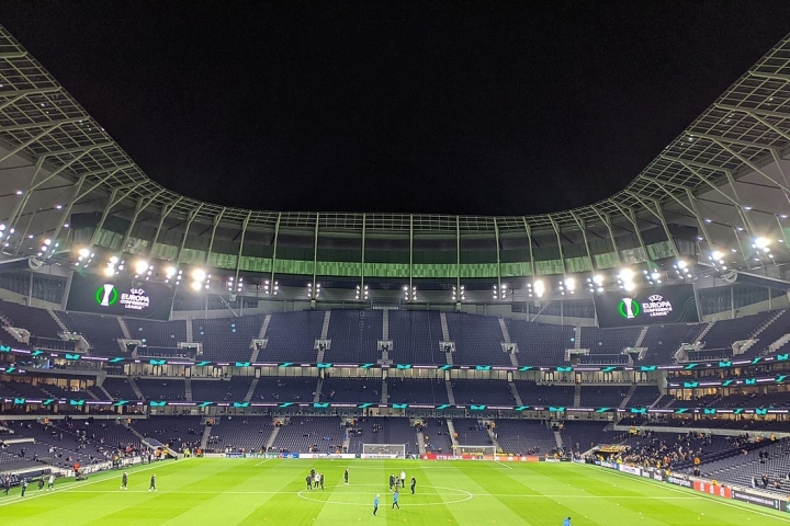 North_stand_of_Tottenham_Hotspur_Stadium_Tottenham_v_Vitesse_November_2021.jpg
