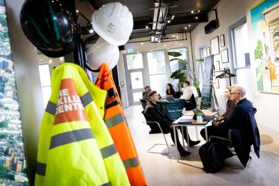 Places-for-London-Image-Veterans-with-employers-at-Building-Beyond-Service-scaled.jpg