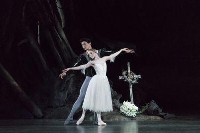 Ryoichi-Hirano-and-Sarah-Lamb-in-Giselle-photo-by-Helen-Maybanks-RBO-scaled.jpg