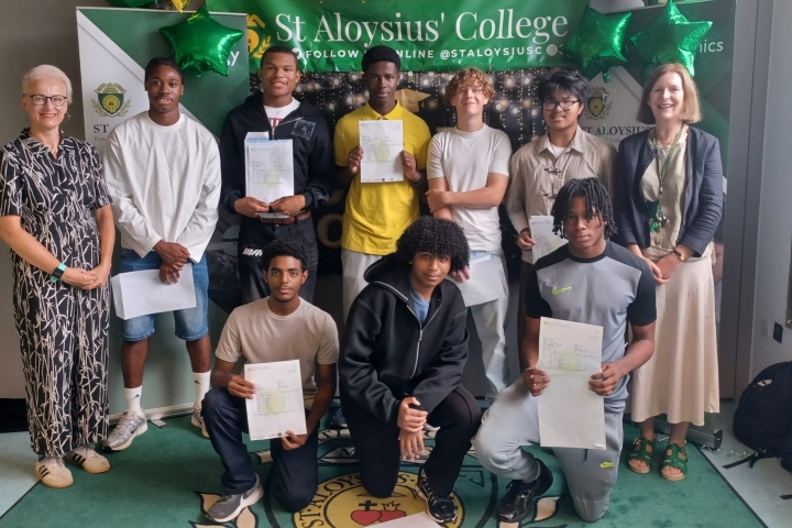 Students-at-St-Aloysius-RC-College-with-Cllr-Chapman_cropped-scaled.jpg