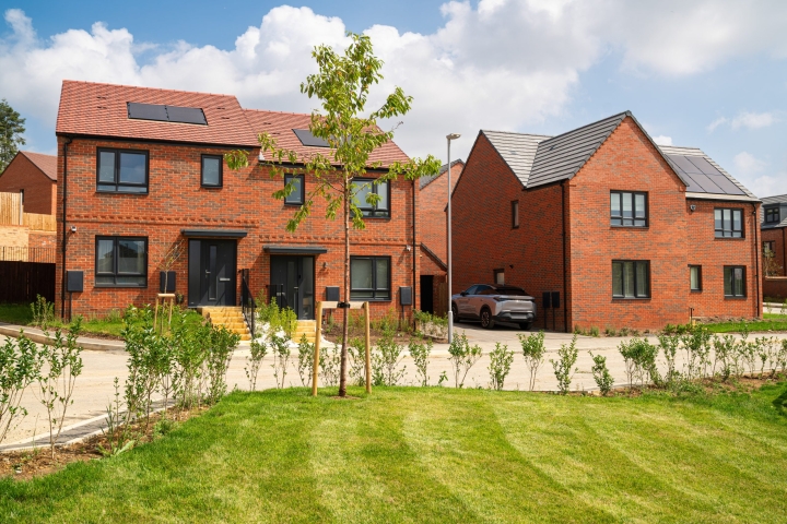 Taylor-Wimpey-celebrates-Bronze-Park-development-90_-sold-milestone-scaled.jpg