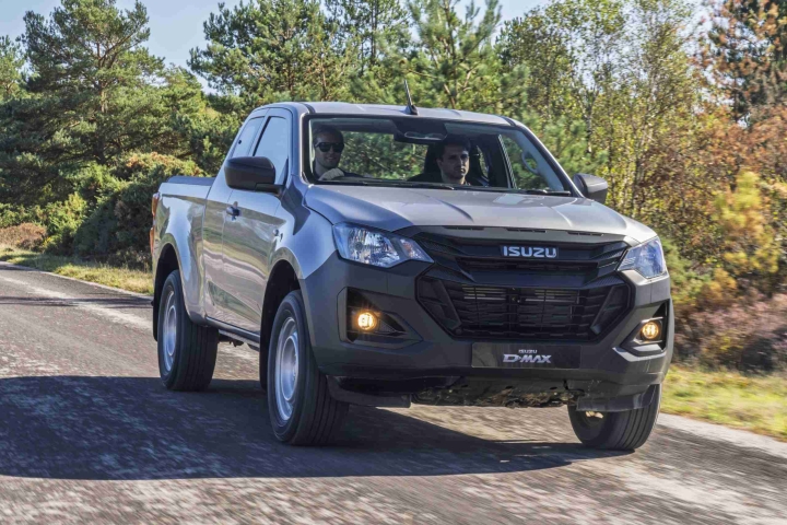 isuzu-d-max-scaled-1.jpg
